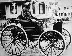 El primer automóvil estadounidense exitoso fue construido por el fabricante de herramientas y troqueles, Frank Duryea y financiado por su hermano Charles Duryea