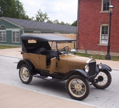 Ford Model T, 1927. Creado en 1908, considerado como el primer coche americano asequible.