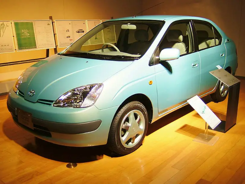 Toyota Prius 1997-2003 Sedán cuatro puertas automóvil híbrido gasolina eléctrico