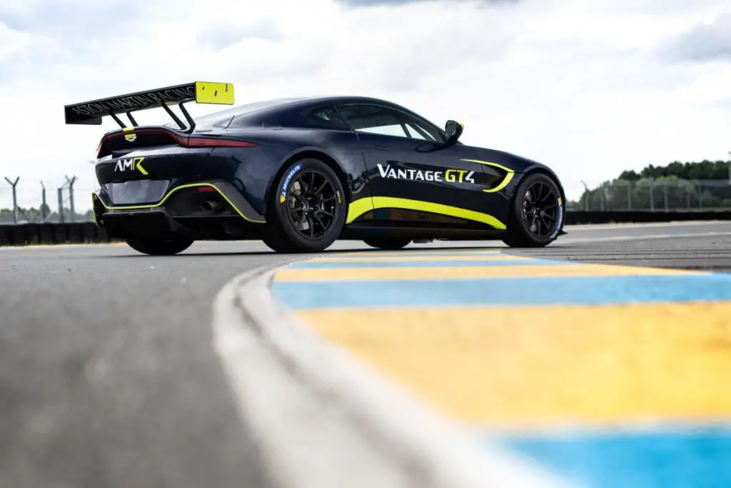 Aston Martin desvela los Vantage GT3 y GT4 en Le Mans