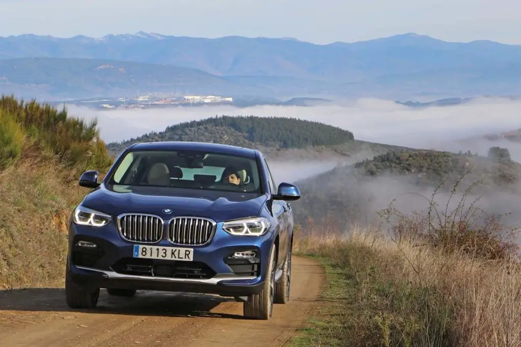Prueba BMW X4 xDrive20d 2020: hasta dnde llega fuera del asfalto?