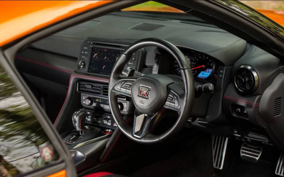 Nissan GTR R35 interior
