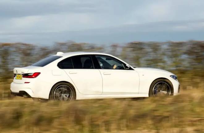 BMW 330e - Los 10 mejores autos del año 2022