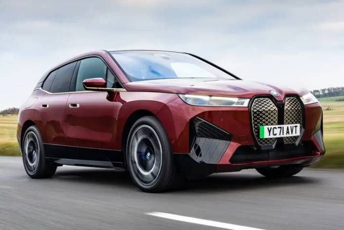 BMW iX – 380 millas - 611 km - 5 mejores coches eléctricos con mayor autonomía