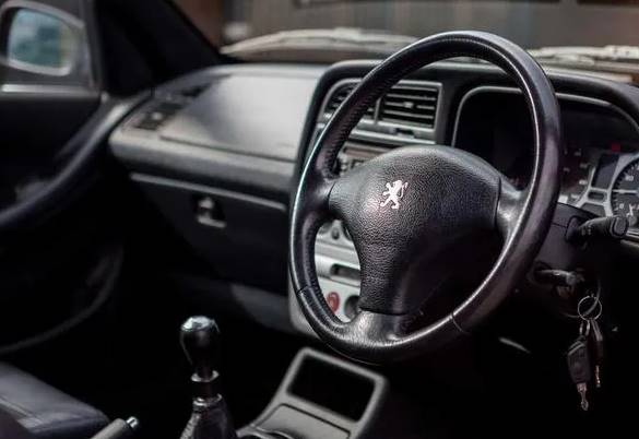 Interior del Peugeot 306 gti